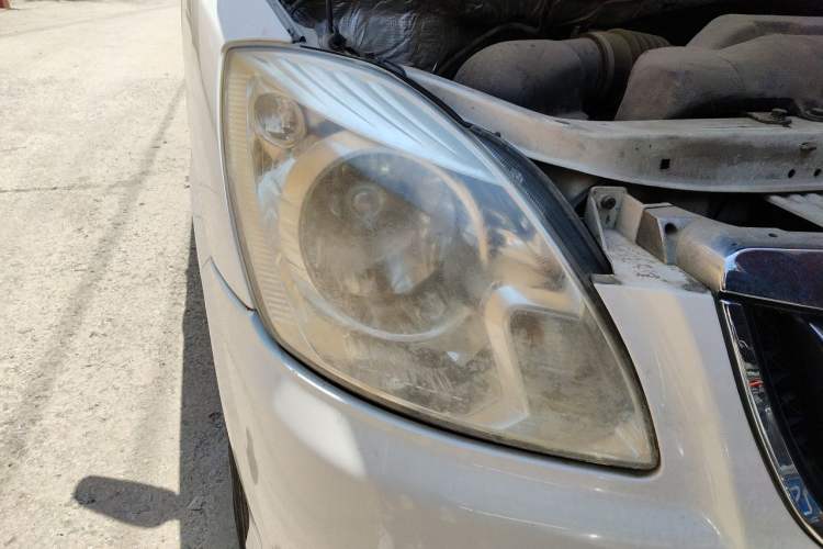 Used Foton MP-X E 2014 2.0L Wealth Express Classic Edition Basic Configuration with 4Gi-VVT Right Front Headlight