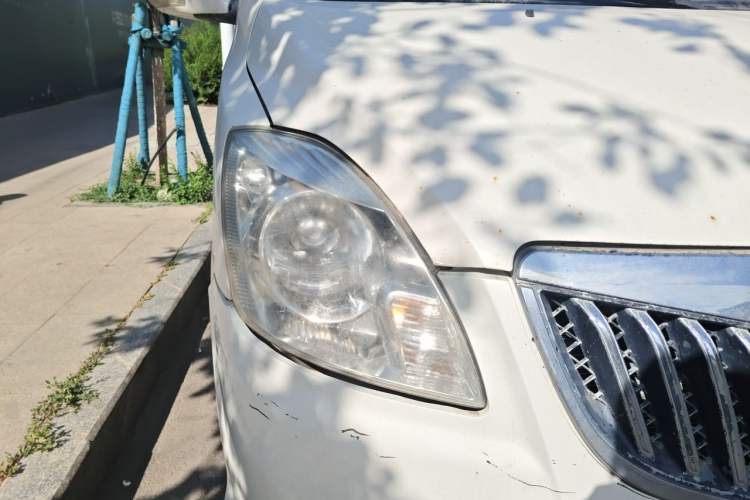 Used Foton MP-X E 2014 2.4L Wealth Express Comfort Version Basic Edition with 4G64 Right Front Headlight