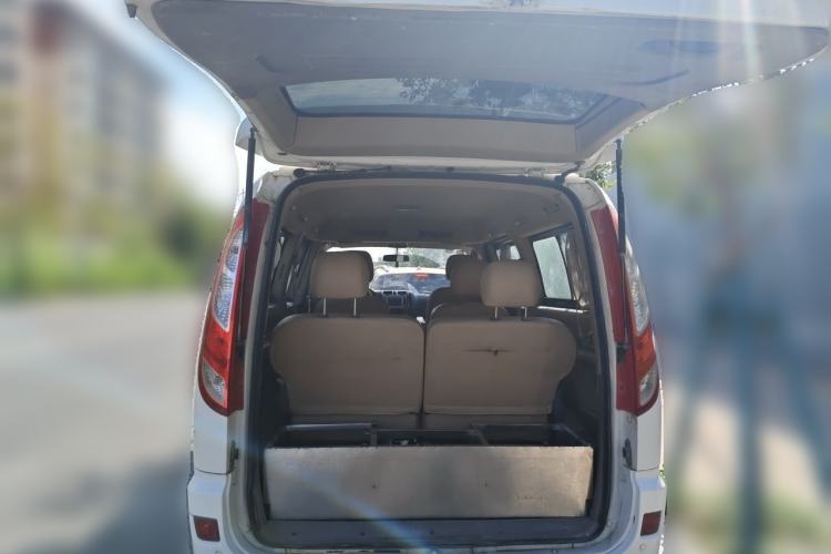 Used Foton MP-X E 2014 2.4L Wealth Express Comfort Version Basic Edition with 4G64 Trunk