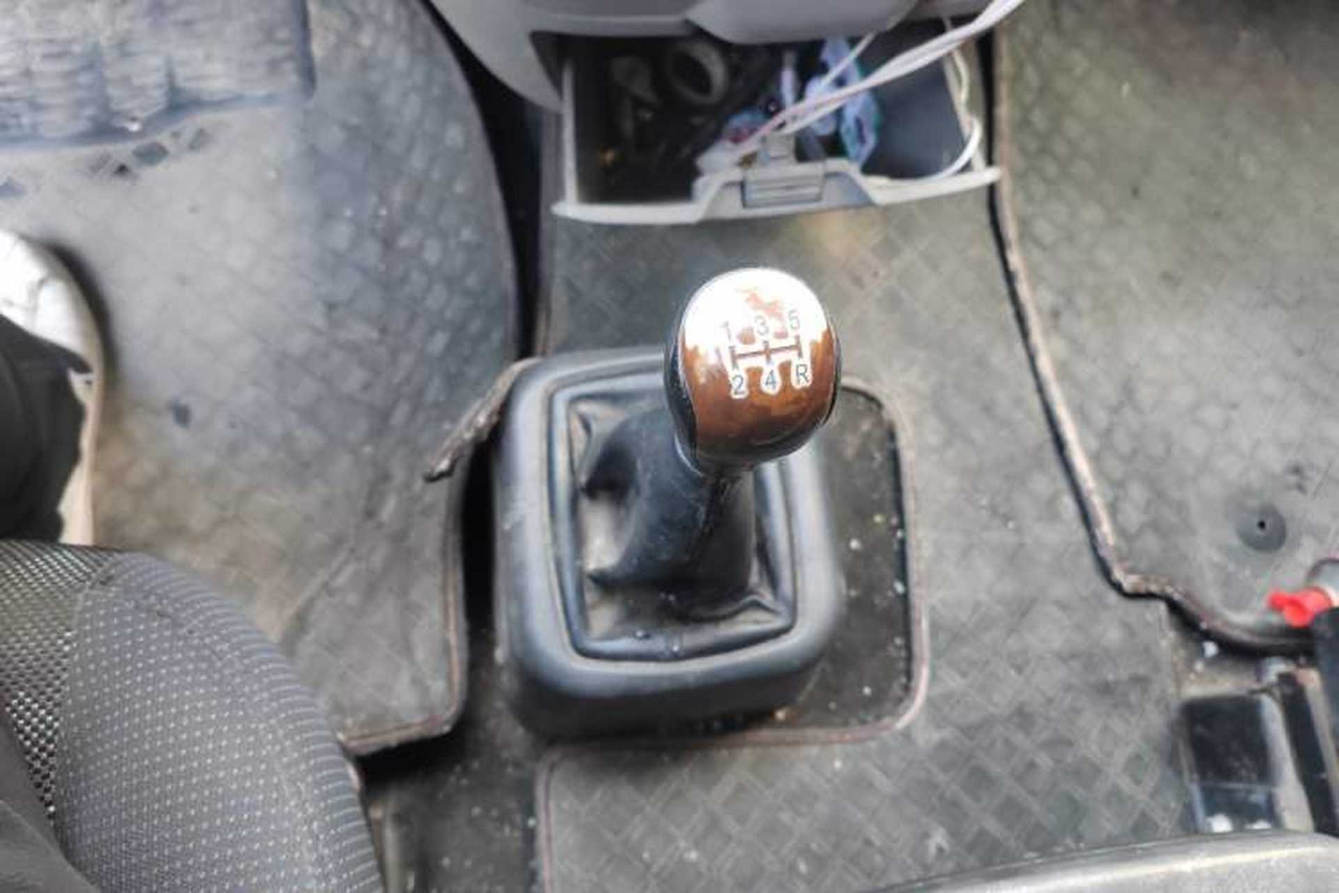 Used Foton MP-X E 2016 2.0L Express Edition 4G63 Gear Lever