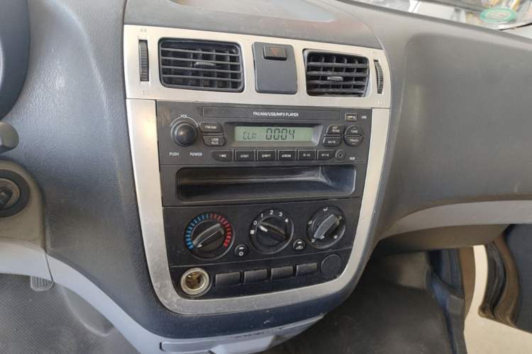 Used Foton MP-X E 2016 2.0L Commercial Version 4Gi-VVT Audio And AC Panel