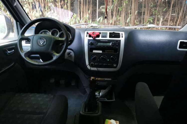 Used Foton MP-X E 2016 2.0L Express Version 4Gi-VVT Center Console