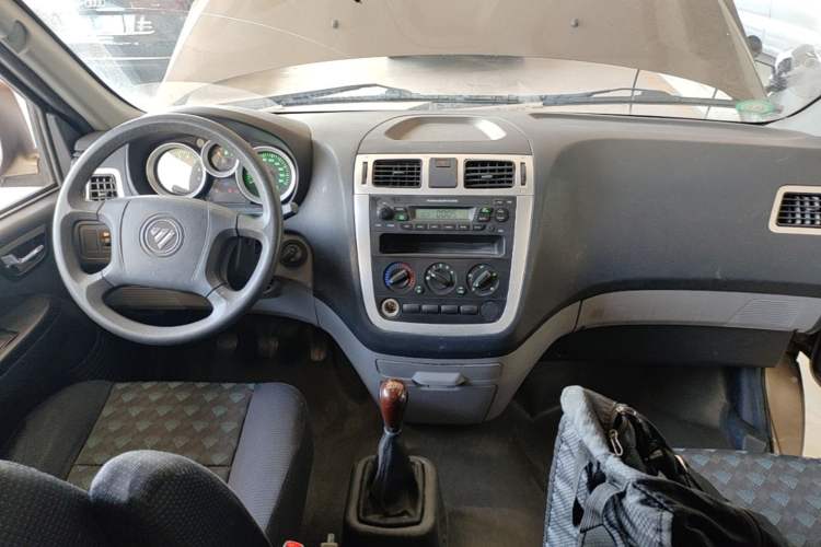 Used Foton MP-X E 2016 2.0L Commercial Version 4Gi-VVT Center Console