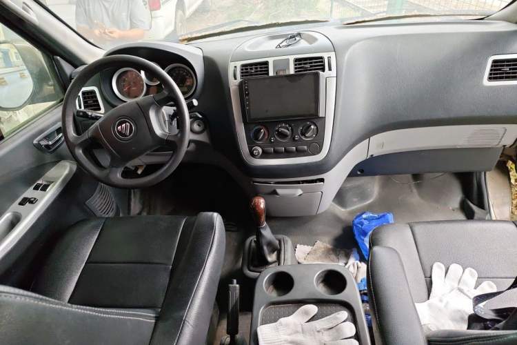 Used Foton MP-X E 2016 2.0L Express Edition 4G63 Center Console