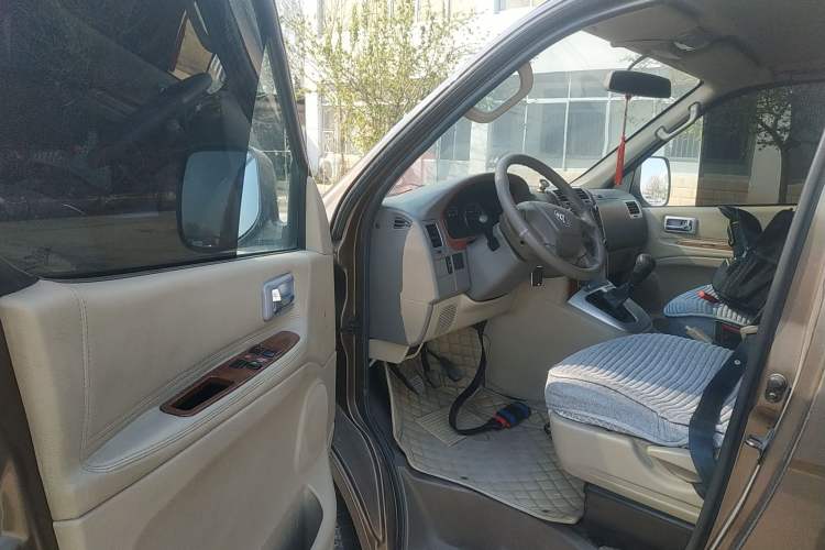 Used Foton MP-X E 2016 2.0L Commercial Version 4G63 Interior 3