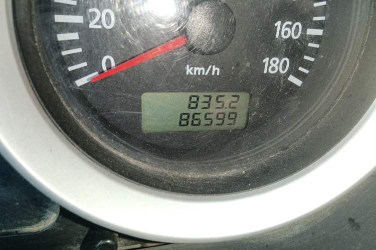 Used Foton MP-X E 2016 2.0L Express Version 4Gi-VVT Odometer Close Up