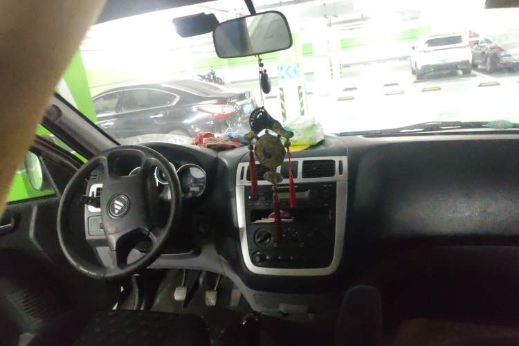 Used Foton MP-X E 2016 2.0L Express Version 4Gi-VVT Center Console