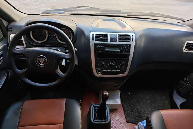 Used Foton MP-X E 2016 2.0L Express Version 4Gi-VVT Center Console