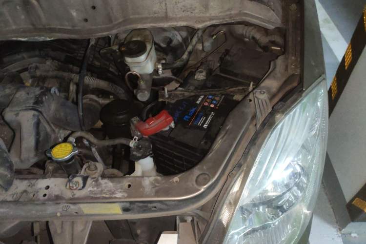Used Foton MP-X E 2016 2.0L Express Version 4Gi-VVT Engine Bay Left