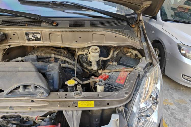 Used Foton MP-X E 2016 2.0L Express Version 4Gi-VVT Engine Bay Left