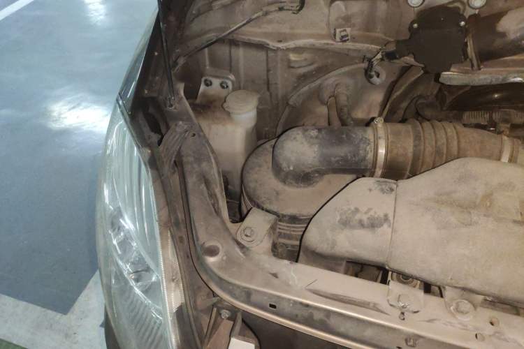 Used Foton MP-X E 2016 2.0L Express Version 4Gi-VVT Engine Bay Right