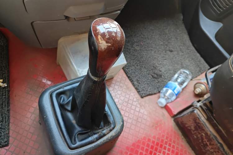 Used Foton MP-X E 2016 2.0L Express Version 4Gi-VVT Gear Lever