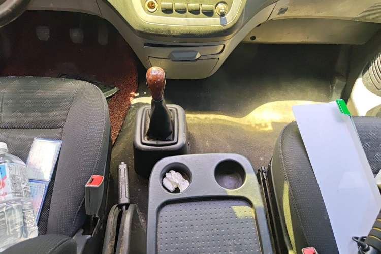 Used Foton MP-X E 2016 2.0L Express Edition 4G63 Gear Lever