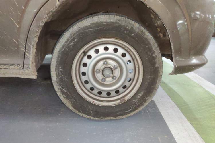 Used Foton MP-X E 2016 2.0L Express Version 4Gi-VVT Right Front Wheel Hub