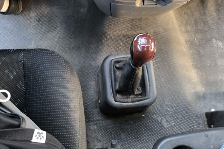 Used Foton MP-X E 2016 2.0L Express Edition 4G63 Gear Lever