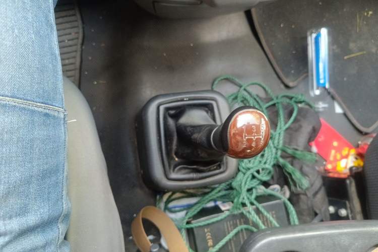 Used Foton MP-X E 2016 2.0L Express Edition 4G63 Gear Lever