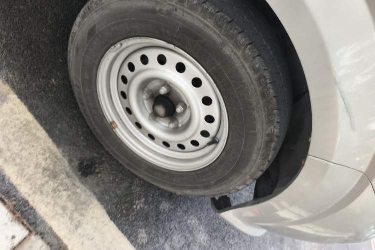 Used Foton MP-X E 2016 2.0L Express Edition 4G63 Right Front Wheel Hub