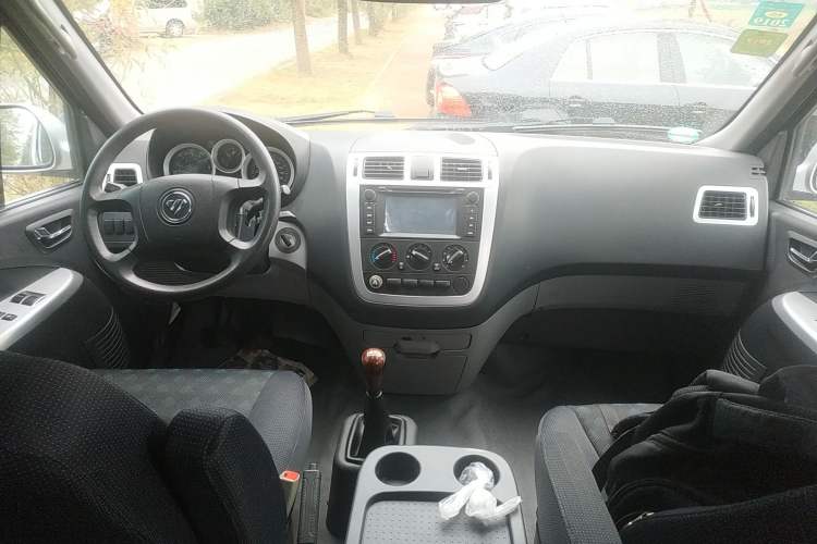 Used Foton MP-X E 2016 2.0L Express Version 4Gi-VVT Center Console