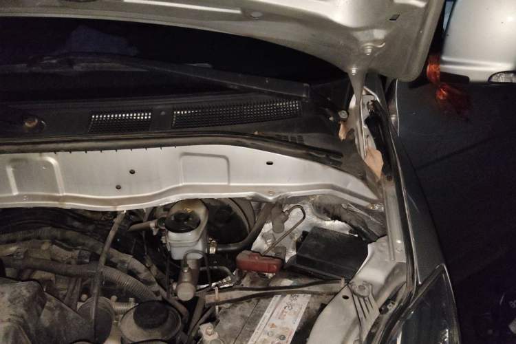 Used Foton MP-X E 2016 2.0L Commercial Version 4Gi-VVT Engine Bay Left