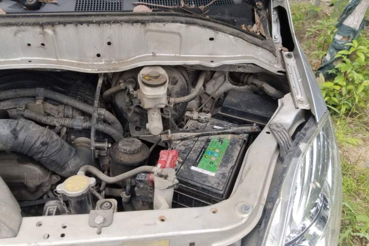 Used Foton MP-X E 2016 2.0L Express Version 4Gi-VVT Engine Bay Left
