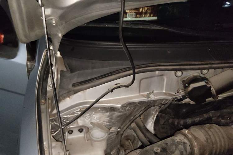 Used Foton MP-X E 2016 2.0L Commercial Version 4Gi-VVT Engine Bay Right