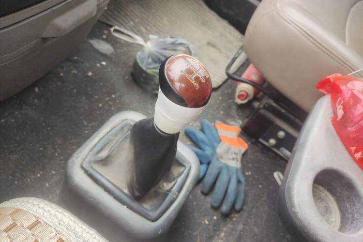 Used Foton MP-X E 2016 2.0L Express Version 4Gi-VVT Gear Lever