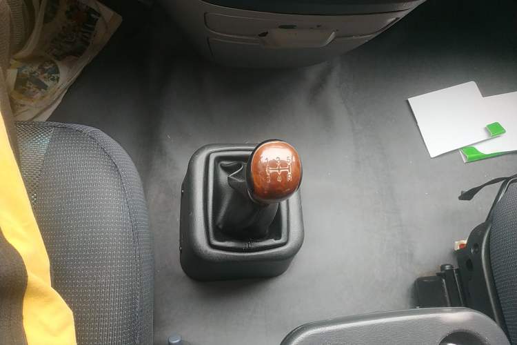 Used Foton MP-X E 2016 2.0L Express Version 4Gi-VVT Gear Lever