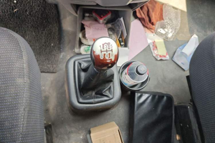 Used Foton MP-X E 2016 2.0L Express Version 4Gi-VVT Gear Lever