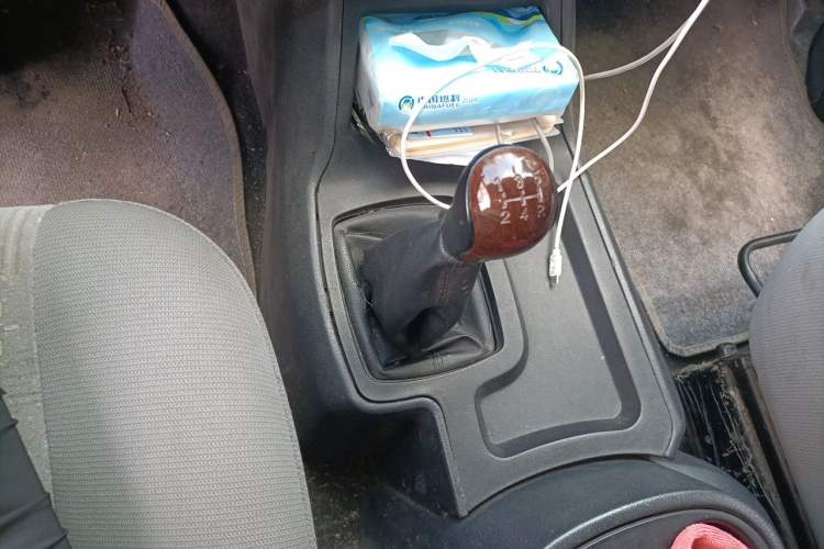 Used Foton MP-X E 2016 2.0L Commercial Version 7-Seater 4G63 Gear Lever