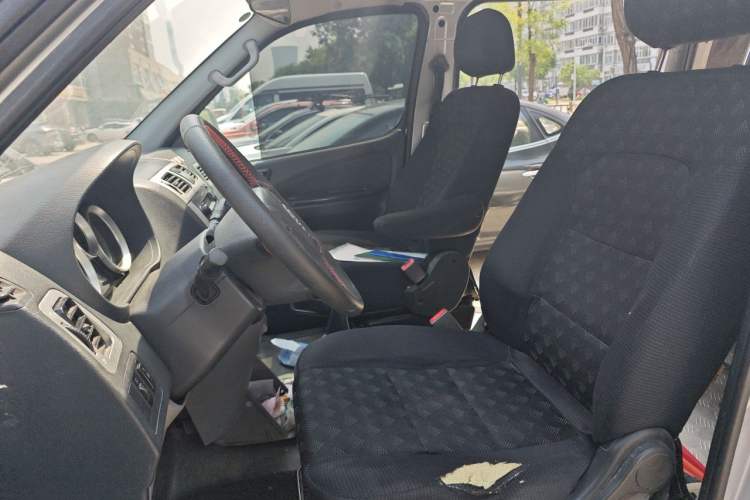 Used Foton MP-X E 2016 2.0L Express Version 4Gi-VVT Left Front Seat