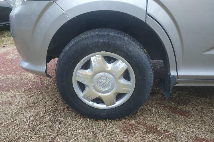 Used Foton MP-X E 2016 2.0L Express Version 4Gi-VVT Left Front Wheel Hub