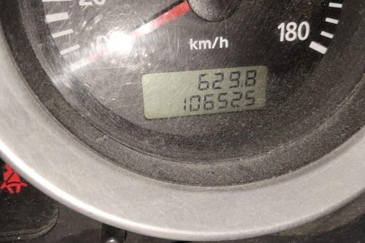 Used Foton MP-X E 2016 2.0L Commercial Version 4Gi-VVT Odometer Close Up