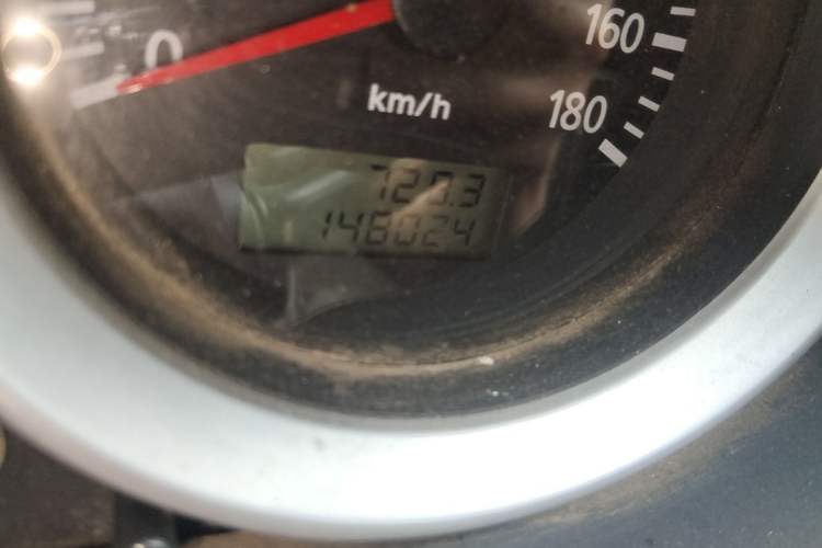 Used Foton MP-X E 2016 2.0L Express Version 4Gi-VVT Odometer Close Up