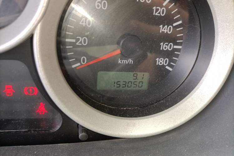 Used Foton MP-X E 2016 2.0L Commercial Version 7-Seater 4G63 Odometer Close Up