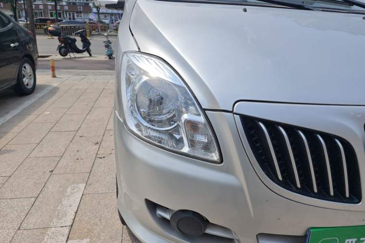 Used Foton MP-X E 2016 2.0L Express Version 4Gi-VVT Right Front Headlight