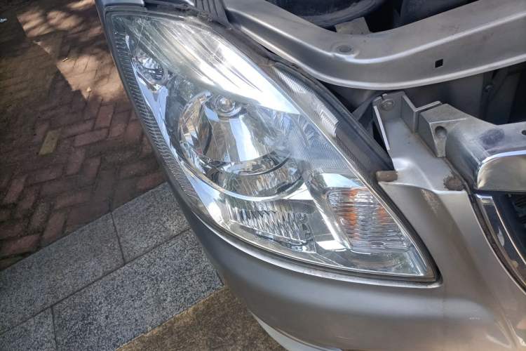 Used Foton MP-X E 2016 2.0L Commercial Version 7-Seater 4G63 Right Front Headlight