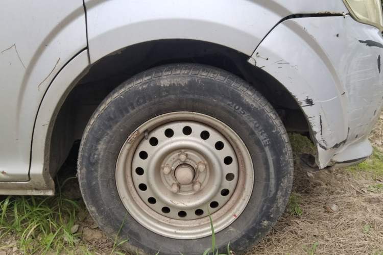 Used Foton MP-X E 2016 2.0L Express Version 4Gi-VVT Right Front Wheel Hub