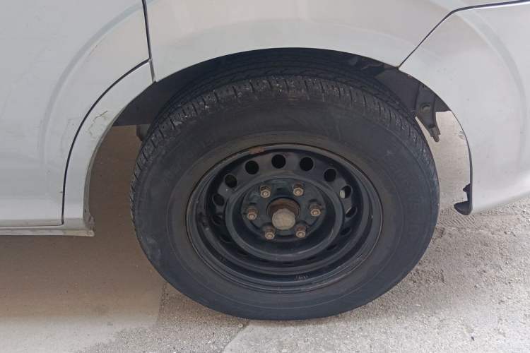 Used Foton MP-X E 2016 2.0L Express Edition 4G63 Right Front Wheel Hub