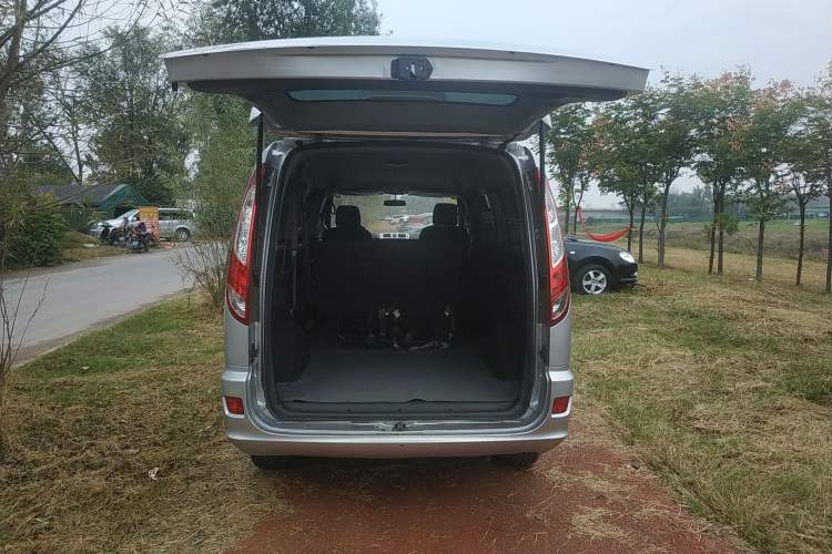 Used Foton MP-X E 2016 2.0L Express Version 4Gi-VVT Trunk