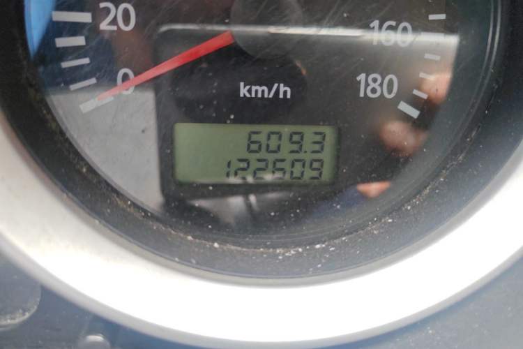 Used Foton MP-X E 2016 2.0L Express Edition 4G63 Odometer Close Up