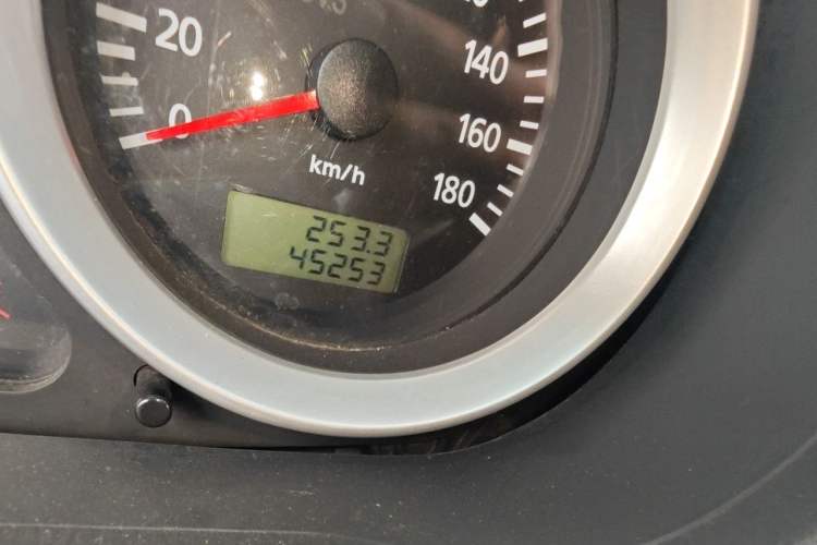 Used Foton MP-X E 2017 2.0L New Express Long Wheelbase 4G63 Odometer Close Up
