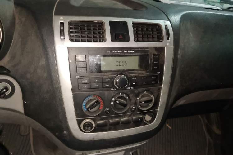 Used Foton MP-X E 2017 2.0L New Express Long Wheelbase 4Q20M Audio And AC Panel