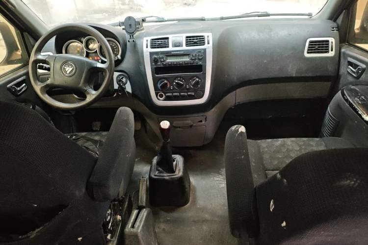 Used Foton MP-X E 2017 2.0L New Express Long Wheelbase 4Q20M Center Console