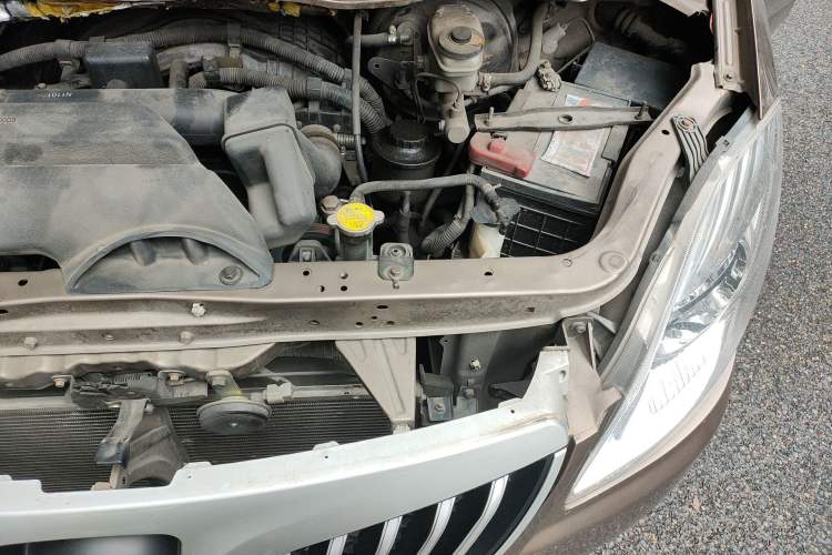 Used Foton MP-X E 2017 2.0L New Express Long Wheelbase 4Q20M Engine Bay Left