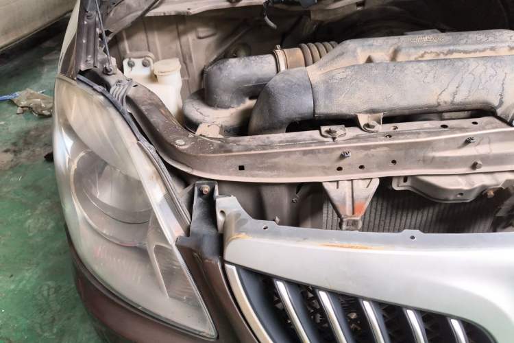 Used Foton MP-X E 2017 2.0L New Express Long Wheelbase 4Q20M Engine Bay Right