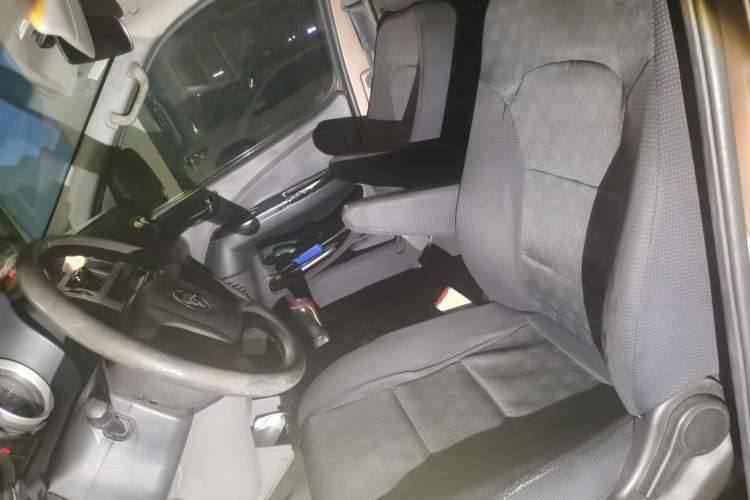 Used Foton MP-X E 2017 2.0L New Express Long Wheelbase 4Q20M Left Front Seat
