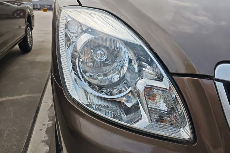 Used Foton MP-X E 2017 2.0L New Express Long Wheelbase 4Q20M Right Front Headlight