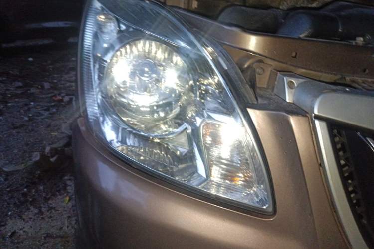 Used Foton MP-X E 2017 2.0L New Express Long Wheelbase 4Q20M Right Front Headlight