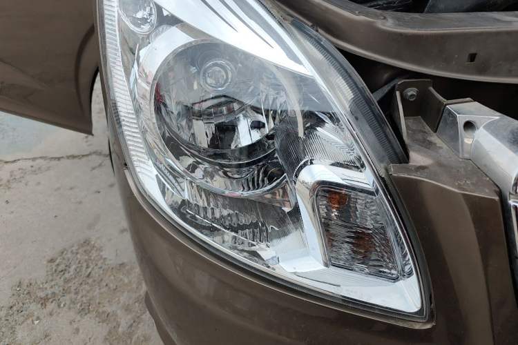 Used Foton MP-X E 2017 2.0L New Express Long Wheelbase 4Q20M Right Front Headlight