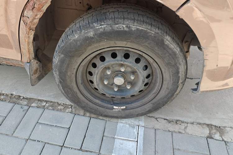Used Foton MP-X E  Right Front Wheel Hub